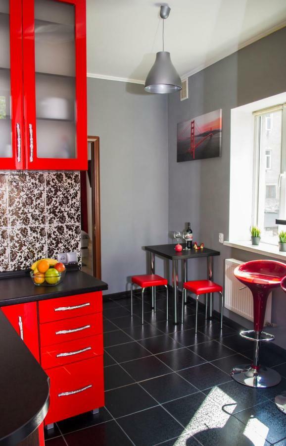Modern Red Apartment Lviv Eksteriør bilde