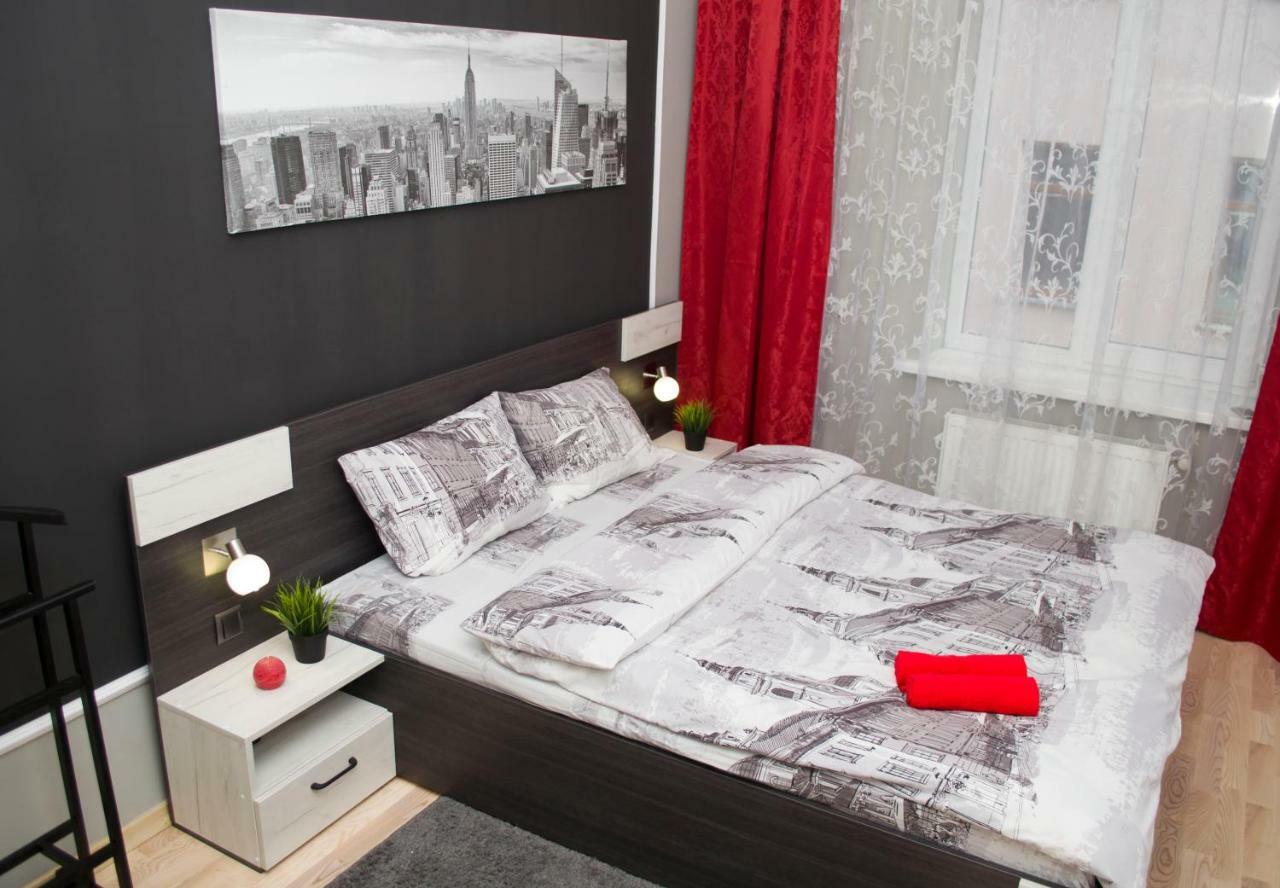 Modern Red Apartment Lviv Eksteriør bilde